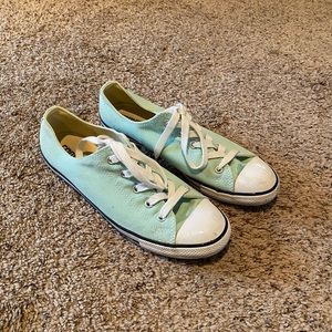 Aqua converse